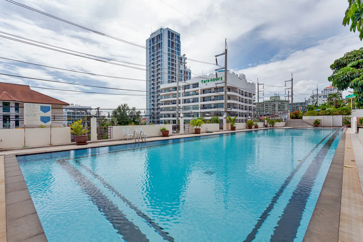 Grosvenor House pool and gardens