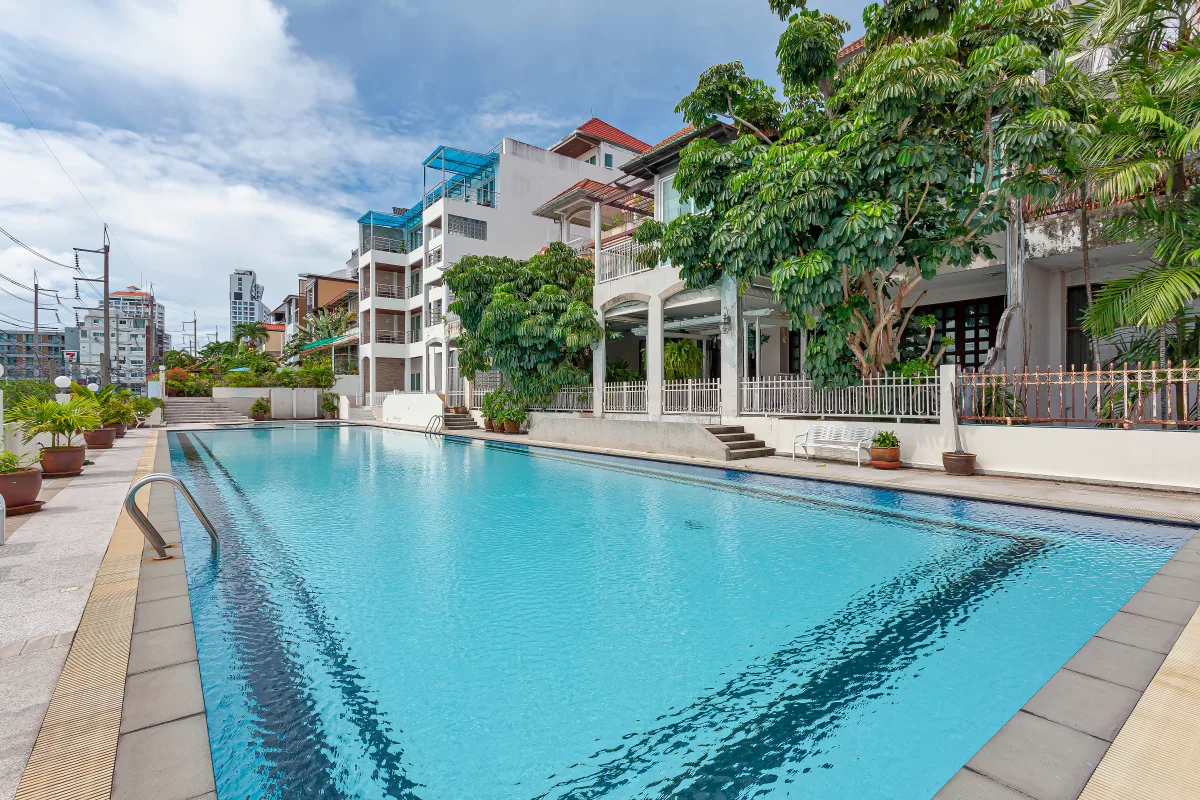 Grosvenor House Olympic pool