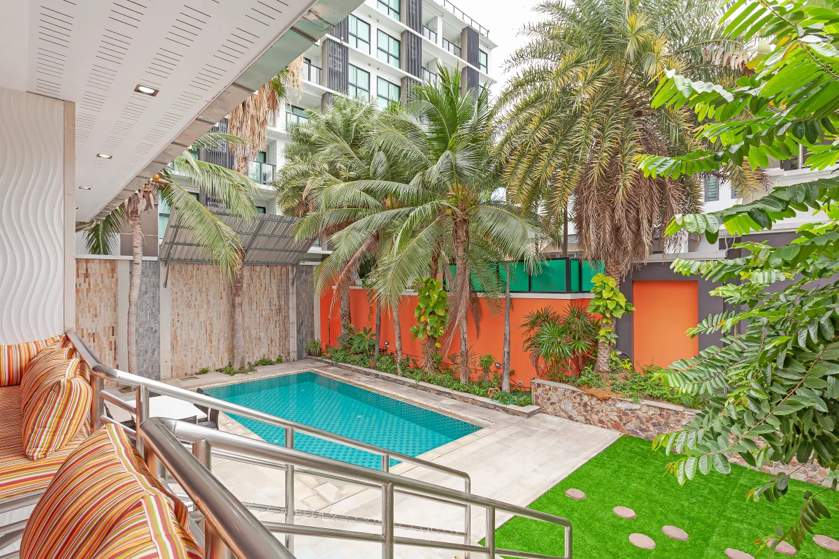 Royal Grand High Grove private pool