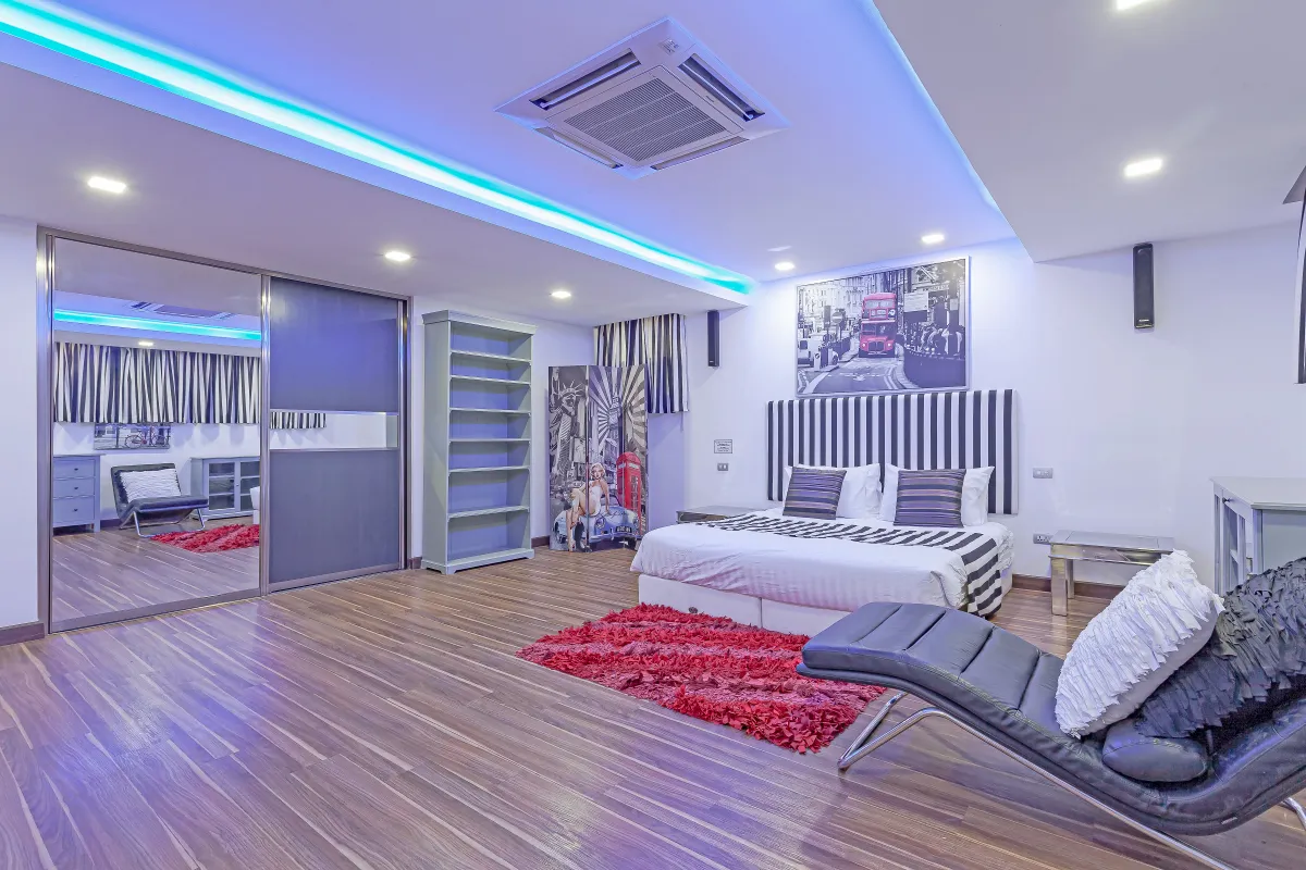 Royal Grand High Grove room