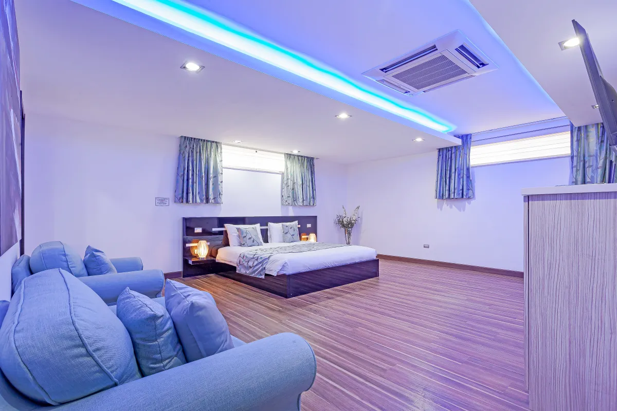 Royal Grand High Grove room