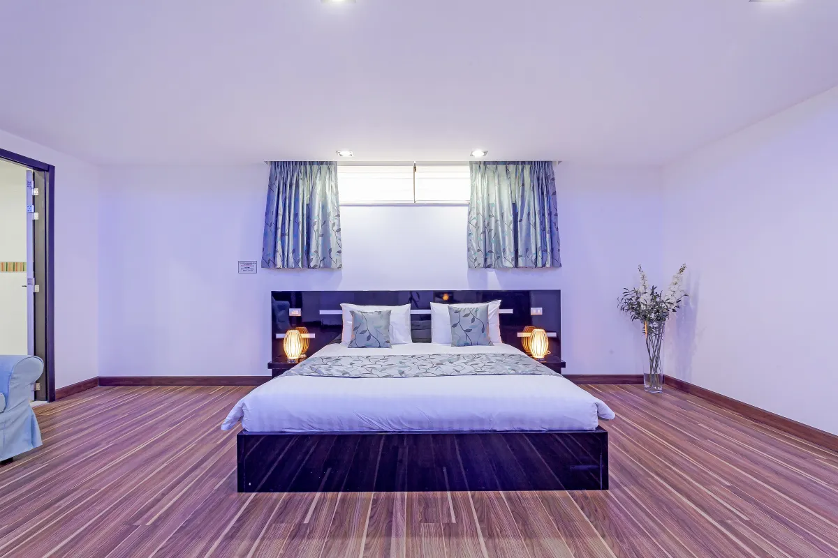 Royal Grand High Grove room
